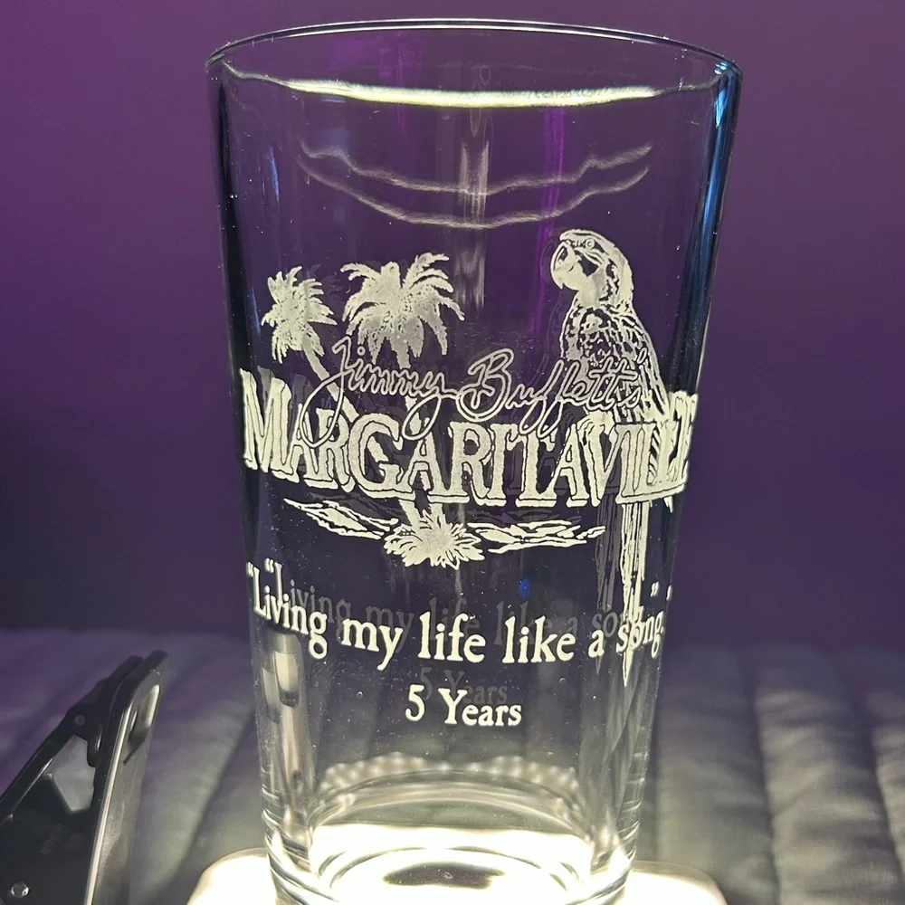 Margaritaville Rare Glass Pitcher and 4 glasses Set - Picture 2 of 4